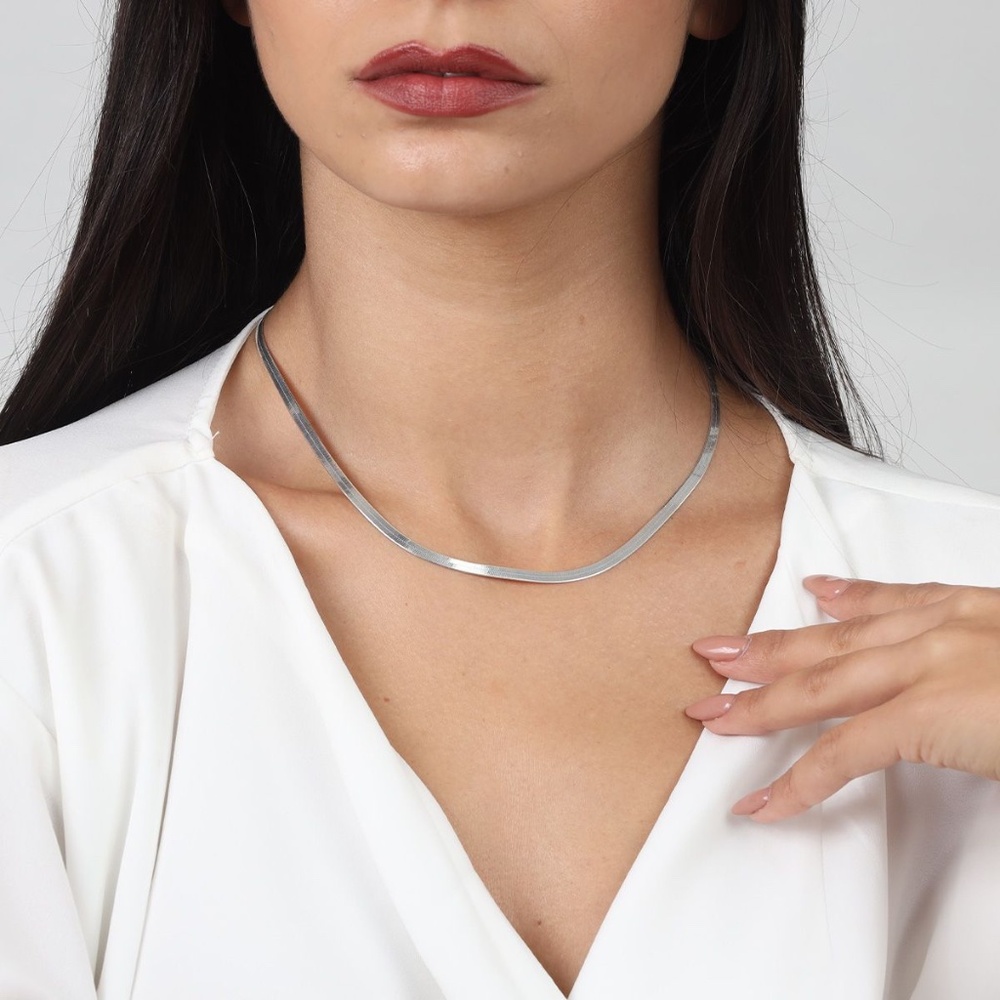 New Liv Oliver Silver Plated Italian Necklace